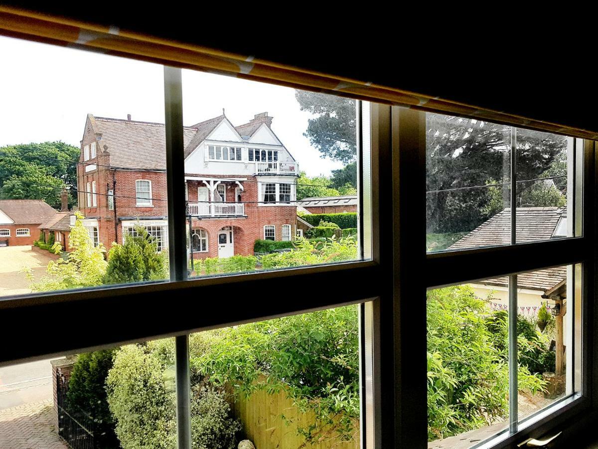 Wildwood B&B Lymington Bagian luar foto
