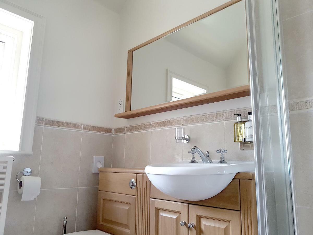 Wildwood B&B Lymington Bagian luar foto